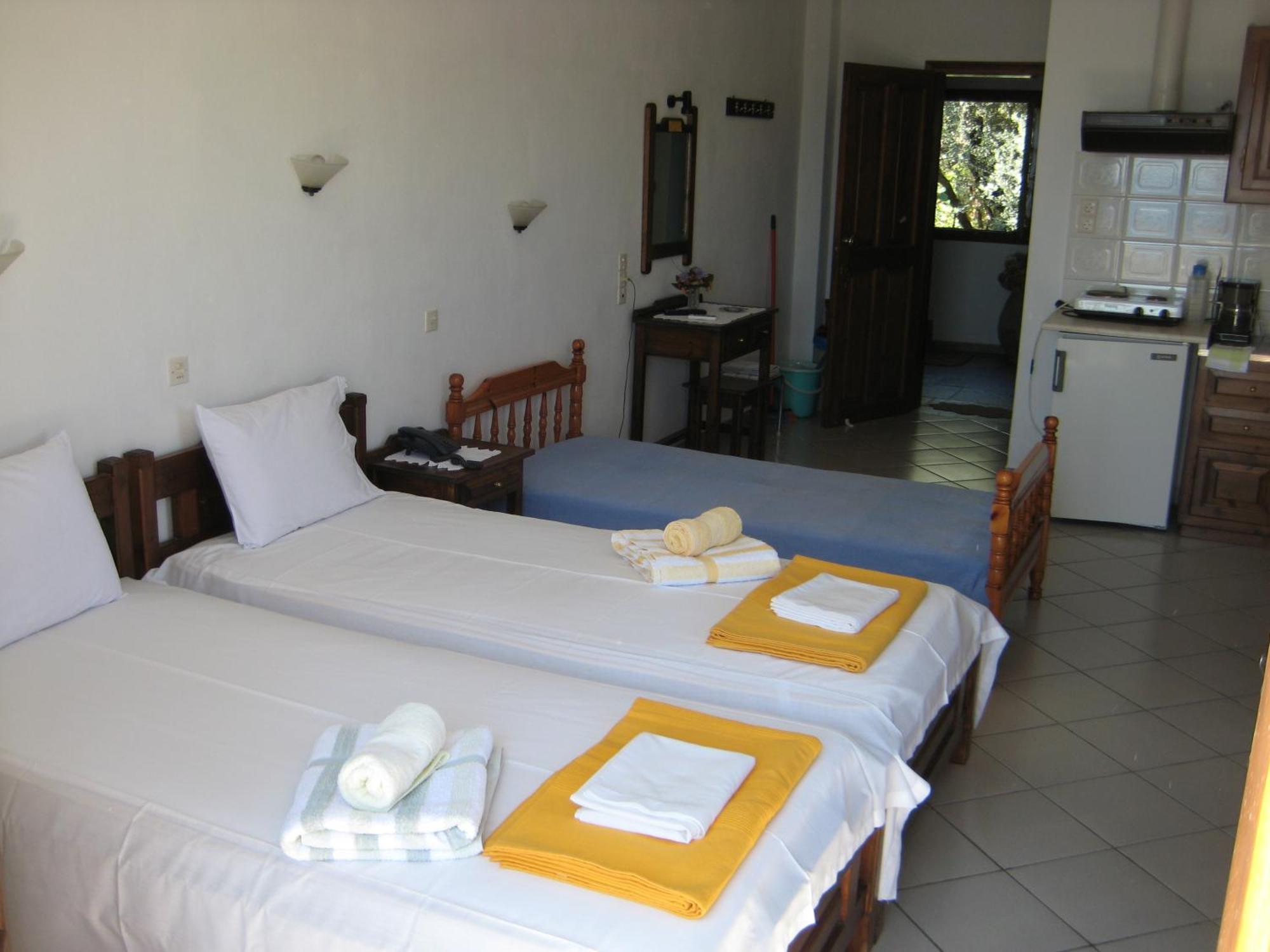 Felitsia Apartments & Studios Agios Ioannis  Bagian luar foto